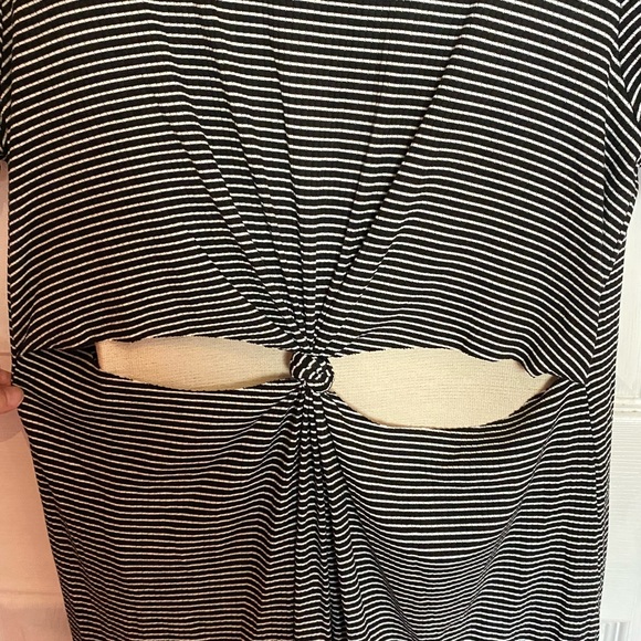 ๐ผ Honey Punch knot cutout dress - Picture 3 of 6